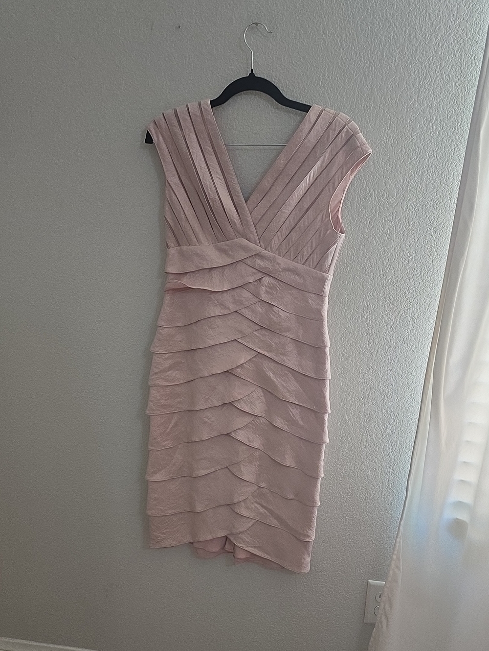Adrianna Papell Blush Pink Tiered V-Neck Midi Dress